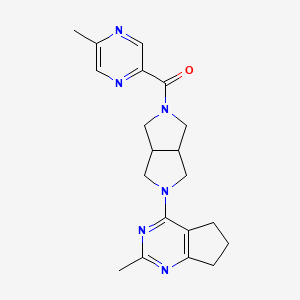 molecular formula C20H24N6O B12240201 2-methyl-5-(5-{2-methyl-5H,6H,7H-cyclopenta[d]pyrimidin-4-yl}-octahydropyrrolo[3,4-c]pyrrole-2-carbonyl)pyrazine 