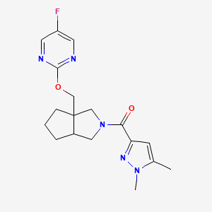 molecular formula C18H22FN5O2 B12240635 2-{[2-(1,5-dimethyl-1H-pyrazole-3-carbonyl)-octahydrocyclopenta[c]pyrrol-3a-yl]methoxy}-5-fluoropyrimidine 