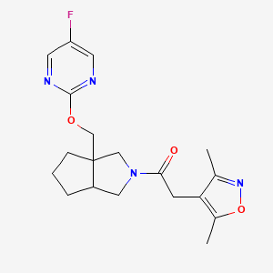 molecular formula C19H23FN4O3 B12240699 1-(3a-{[(5-Fluoropyrimidin-2-yl)oxy]methyl}-octahydrocyclopenta[c]pyrrol-2-yl)-2-(3,5-dimethyl-1,2-oxazol-4-yl)ethan-1-one 