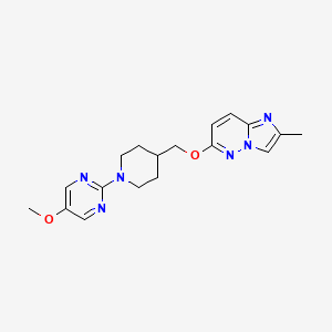 molecular formula C18H22N6O2 B12240847 5-Methoxy-2-{4-[({2-methylimidazo[1,2-b]pyridazin-6-yl}oxy)methyl]piperidin-1-yl}pyrimidine 