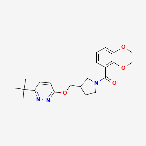 molecular formula C22H27N3O4 B12241282 3-Tert-butyl-6-{[1-(2,3-dihydro-1,4-benzodioxine-5-carbonyl)pyrrolidin-3-yl]methoxy}pyridazine 