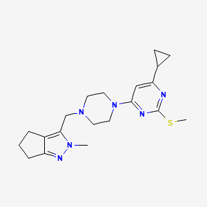 molecular formula C20H28N6S B12241791 4-cyclopropyl-6-[4-({2-methyl-2H,4H,5H,6H-cyclopenta[c]pyrazol-3-yl}methyl)piperazin-1-yl]-2-(methylsulfanyl)pyrimidine 