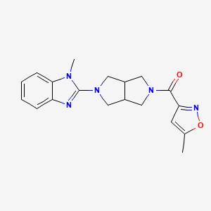 molecular formula C19H21N5O2 B12242096 1-methyl-2-[5-(5-methyl-1,2-oxazole-3-carbonyl)-octahydropyrrolo[3,4-c]pyrrol-2-yl]-1H-1,3-benzodiazole 