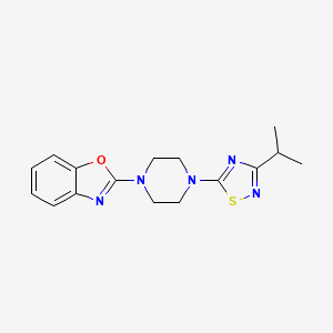 molecular formula C16H19N5OS B12242286 2-{4-[3-(Propan-2-yl)-1,2,4-thiadiazol-5-yl]piperazin-1-yl}-1,3-benzoxazole 