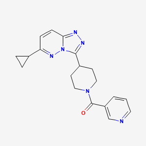 3-(4-{6-Cyclopropyl-[1,2,4]triazolo[4,3-b]pyridazin-3-yl}piperidine-1-carbonyl)pyridine