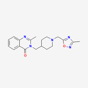 2-Methyl-3-({1-[(3-methyl-1,2,4-oxadiazol-5-yl)methyl]piperidin-4-yl}methyl)-3,4-dihydroquinazolin-4-one