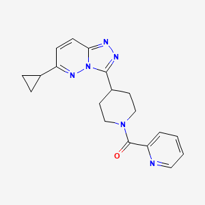 2-(4-{6-Cyclopropyl-[1,2,4]triazolo[4,3-b]pyridazin-3-yl}piperidine-1-carbonyl)pyridine