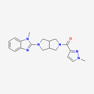 molecular formula C19H22N6O B12243407 1-methyl-2-[5-(1-methyl-1H-pyrazole-3-carbonyl)-octahydropyrrolo[3,4-c]pyrrol-2-yl]-1H-1,3-benzodiazole 