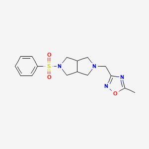 molecular formula C16H20N4O3S B12243560 3-{[5-(Benzenesulfonyl)-octahydropyrrolo[3,4-c]pyrrol-2-yl]methyl}-5-methyl-1,2,4-oxadiazole 