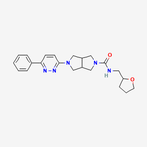 molecular formula C22H27N5O2 B12243680 N-[(oxolan-2-yl)methyl]-5-(6-phenylpyridazin-3-yl)-octahydropyrrolo[3,4-c]pyrrole-2-carboxamide 