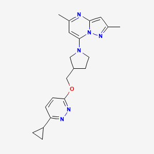 molecular formula C20H24N6O B12243885 3-Cyclopropyl-6-[(1-{2,5-dimethylpyrazolo[1,5-a]pyrimidin-7-yl}pyrrolidin-3-yl)methoxy]pyridazine 