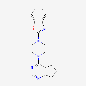 molecular formula C18H19N5O B12243912 2-(4-{5H,6H,7H-cyclopenta[d]pyrimidin-4-yl}piperazin-1-yl)-1,3-benzoxazole 