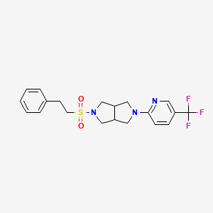 molecular formula C20H22F3N3O2S B12244460 2-[5-(2-Phenylethanesulfonyl)-octahydropyrrolo[3,4-c]pyrrol-2-yl]-5-(trifluoromethyl)pyridine 