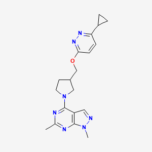 molecular formula C19H23N7O B12244480 3-cyclopropyl-6-[(1-{1,6-dimethyl-1H-pyrazolo[3,4-d]pyrimidin-4-yl}pyrrolidin-3-yl)methoxy]pyridazine 