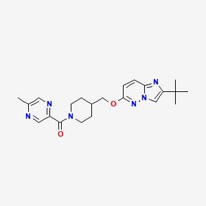 molecular formula C22H28N6O2 B12244547 2-{4-[({2-Tert-butylimidazo[1,2-b]pyridazin-6-yl}oxy)methyl]piperidine-1-carbonyl}-5-methylpyrazine 