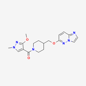 molecular formula C18H22N6O3 B12244691 4-({imidazo[1,2-b]pyridazin-6-yloxy}methyl)-1-(3-methoxy-1-methyl-1H-pyrazole-4-carbonyl)piperidine 