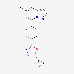 molecular formula C18H22N6O B12244744 4-(5-Cyclopropyl-1,3,4-oxadiazol-2-yl)-1-{2,5-dimethylpyrazolo[1,5-a]pyrimidin-7-yl}piperidine 