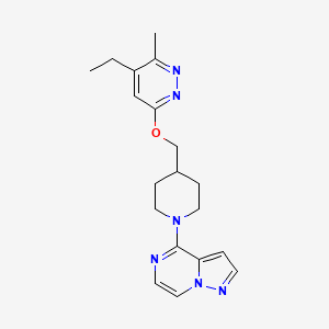 molecular formula C19H24N6O B12244790 4-Ethyl-3-methyl-6-[(1-{pyrazolo[1,5-a]pyrazin-4-yl}piperidin-4-yl)methoxy]pyridazine 