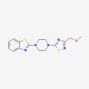 molecular formula C15H17N5OS2 B12244800 2-{4-[3-(Methoxymethyl)-1,2,4-thiadiazol-5-yl]piperazin-1-yl}-1,3-benzothiazole 