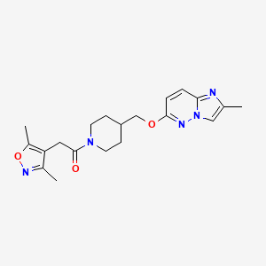 molecular formula C20H25N5O3 B12244841 2-(3,5-Dimethyl-1,2-oxazol-4-yl)-1-{4-[({2-methylimidazo[1,2-b]pyridazin-6-yl}oxy)methyl]piperidin-1-yl}ethan-1-one 