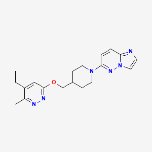 4-Ethyl-6-[(1-{imidazo[1,2-b]pyridazin-6-yl}piperidin-4-yl)methoxy]-3-methylpyridazine