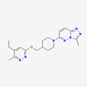 molecular formula C19H25N7O B12245021 4-Ethyl-3-methyl-6-[(1-{3-methyl-[1,2,4]triazolo[4,3-b]pyridazin-6-yl}piperidin-4-yl)methoxy]pyridazine 