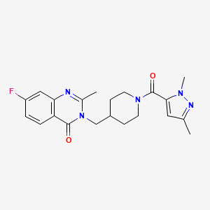 molecular formula C21H24FN5O2 B12245027 3-{[1-(1,3-dimethyl-1H-pyrazole-5-carbonyl)piperidin-4-yl]methyl}-7-fluoro-2-methyl-3,4-dihydroquinazolin-4-one 