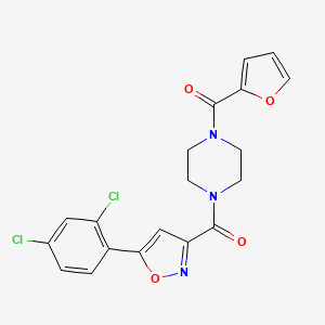 molecular formula C19H15Cl2N3O4 B1224512 [4-[[5-(2,4-Dichlorophenyl)-3-isoxazolyl]-oxomethyl]-1-piperazinyl]-(2-furanyl)methanone 