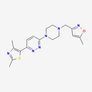 molecular formula C18H22N6OS B12245205 3-(2,4-Dimethyl-1,3-thiazol-5-yl)-6-{4-[(5-methyl-1,2-oxazol-3-yl)methyl]piperazin-1-yl}pyridazine 