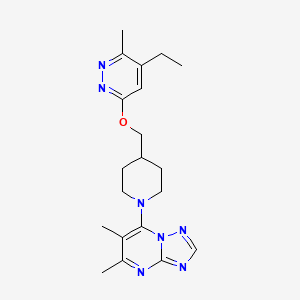 6-[(1-{5,6-Dimethyl-[1,2,4]triazolo[1,5-a]pyrimidin-7-yl}piperidin-4-yl)methoxy]-4-ethyl-3-methylpyridazine