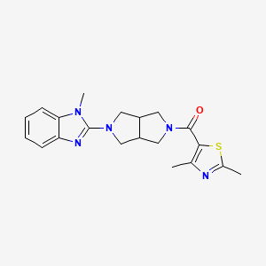 molecular formula C20H23N5OS B12245659 2-[5-(2,4-dimethyl-1,3-thiazole-5-carbonyl)-octahydropyrrolo[3,4-c]pyrrol-2-yl]-1-methyl-1H-1,3-benzodiazole 