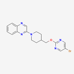 molecular formula C18H18BrN5O B12245690 2-(4-{[(5-Bromopyrimidin-2-yl)oxy]methyl}piperidin-1-yl)quinoxaline 