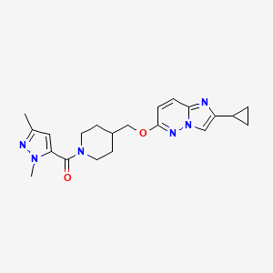 molecular formula C21H26N6O2 B12246045 4-[({2-cyclopropylimidazo[1,2-b]pyridazin-6-yl}oxy)methyl]-1-(1,3-dimethyl-1H-pyrazole-5-carbonyl)piperidine 