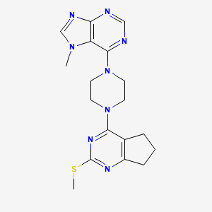 molecular formula C18H22N8S B12246556 7-methyl-6-{4-[2-(methylsulfanyl)-5H,6H,7H-cyclopenta[d]pyrimidin-4-yl]piperazin-1-yl}-7H-purine 