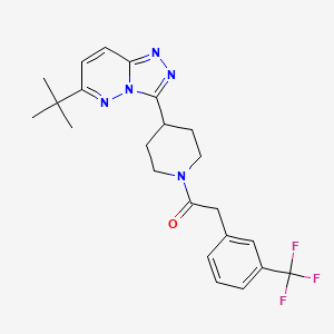 molecular formula C23H26F3N5O B12247441 1-(4-{6-Tert-butyl-[1,2,4]triazolo[4,3-b]pyridazin-3-yl}piperidin-1-yl)-2-[3-(trifluoromethyl)phenyl]ethan-1-one 