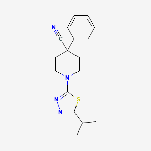 4-Phenyl-1-[5-(propan-2-yl)-1,3,4-thiadiazol-2-yl]piperidine-4-carbonitrile