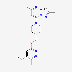 6-[(1-{2,5-Dimethylpyrazolo[1,5-a]pyrimidin-7-yl}piperidin-4-yl)methoxy]-4-ethyl-3-methylpyridazine