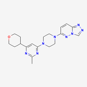 2-Methyl-4-(oxan-4-yl)-6-(4-{[1,2,4]triazolo[4,3-b]pyridazin-6-yl}piperazin-1-yl)pyrimidine