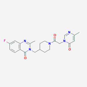 7-Fluoro-2-methyl-3-({1-[2-(4-methyl-6-oxo-1,6-dihydropyrimidin-1-yl)acetyl]piperidin-4-yl}methyl)-3,4-dihydroquinazolin-4-one