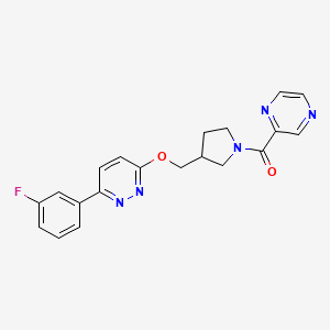 3-(3-Fluorophenyl)-6-{[1-(pyrazine-2-carbonyl)pyrrolidin-3-yl]methoxy}pyridazine