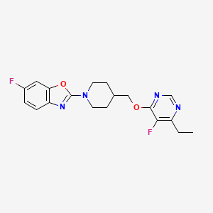 2-(4-{[(6-Ethyl-5-fluoropyrimidin-4-yl)oxy]methyl}piperidin-1-yl)-6-fluoro-1,3-benzoxazole