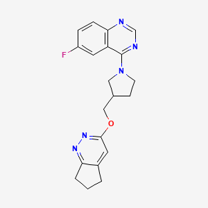 4-[3-({5H,6H,7H-cyclopenta[c]pyridazin-3-yloxy}methyl)pyrrolidin-1-yl]-6-fluoroquinazoline