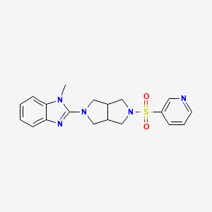 molecular formula C19H21N5O2S B12249394 1-methyl-2-[5-(pyridine-3-sulfonyl)-octahydropyrrolo[3,4-c]pyrrol-2-yl]-1H-1,3-benzodiazole 