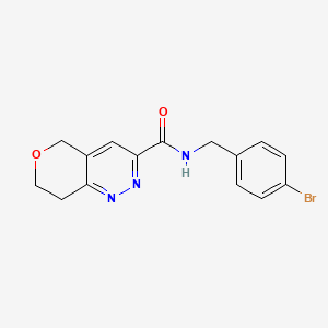 molecular formula C15H14BrN3O2 B12265622 N-[(4-bromophenyl)methyl]-5H,7H,8H-pyrano[4,3-c]pyridazine-3-carboxamide 