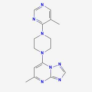 molecular formula C15H18N8 B12265772 5-Methyl-4-(4-{5-methyl-[1,2,4]triazolo[1,5-a]pyrimidin-7-yl}piperazin-1-yl)pyrimidine 