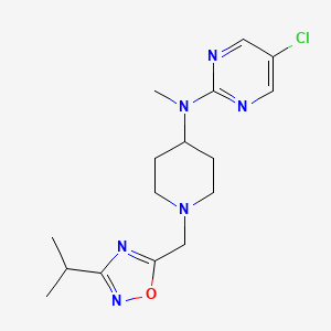 5-chloro-N-methyl-N-(1-{[3-(propan-2-yl)-1,2,4-oxadiazol-5-yl]methyl}piperidin-4-yl)pyrimidin-2-amine