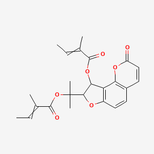 molecular formula C24H26O7 B1226659 [8-[2-(2-甲基丁-2-烯酰氧基)丙-2-基]-2-氧代-8,9-二氢呋喃并[2,3-h]色满-9-基] 2-甲基丁-2-烯酸酯 