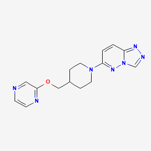 molecular formula C15H17N7O B12268960 2-[(1-{[1,2,4]Triazolo[4,3-b]pyridazin-6-yl}piperidin-4-yl)methoxy]pyrazine 