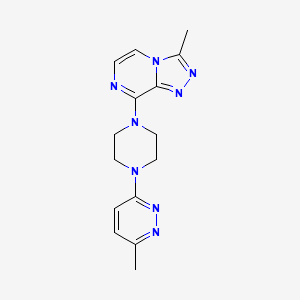 molecular formula C15H18N8 B12269217 3-Methyl-6-(4-{3-methyl-[1,2,4]triazolo[4,3-a]pyrazin-8-yl}piperazin-1-yl)pyridazine 