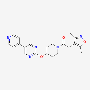 2-(3,5-Dimethyl-1,2-oxazol-4-yl)-1-(4-{[5-(pyridin-4-yl)pyrimidin-2-yl]oxy}piperidin-1-yl)ethan-1-one